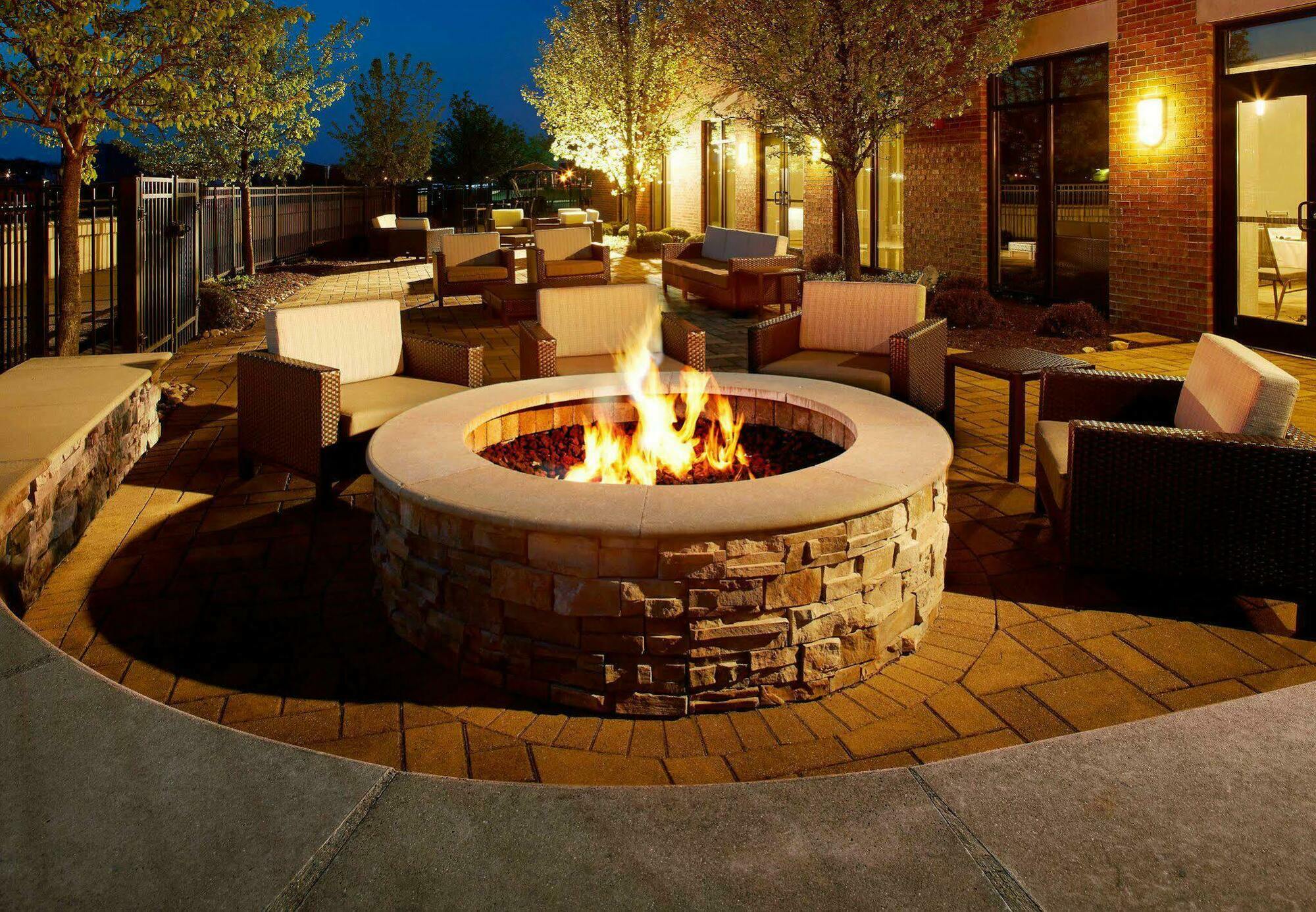 Hotel Courtyard Hamilton Esterno foto